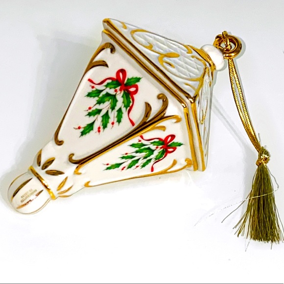 LENOX 2018 Annual Christmas Lantern Ornament - Picture 1 of 2